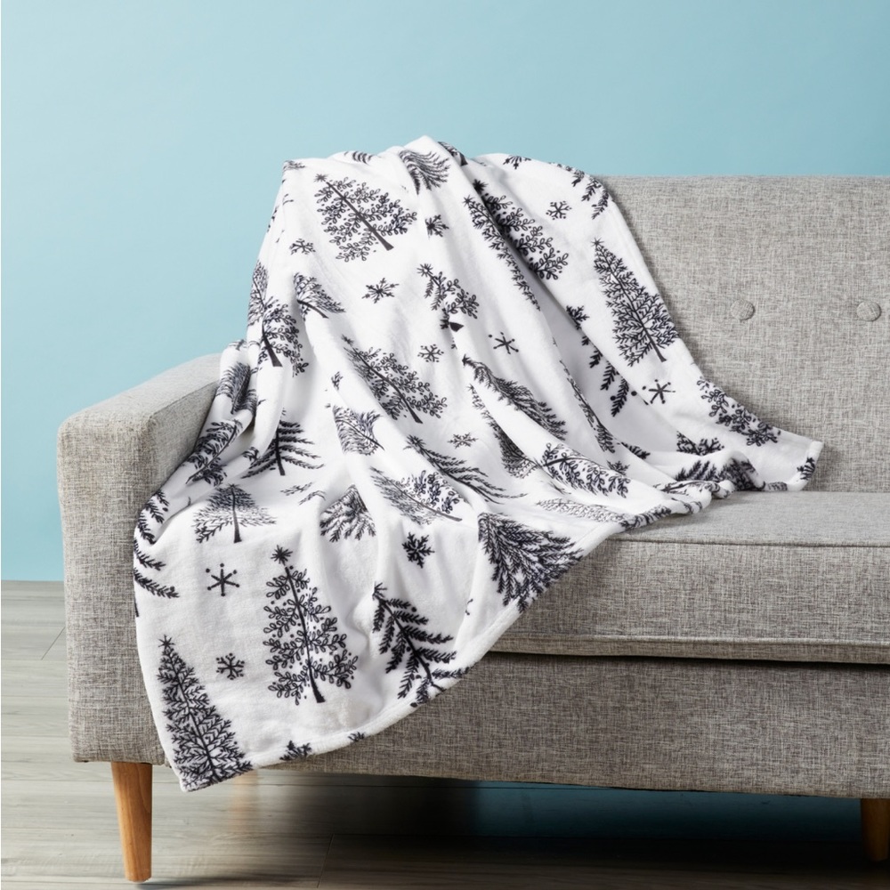 Bella Lux Oversized Christmas Tree Throw